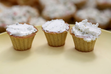 Tartlets with cheese