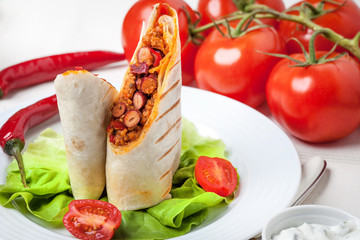 Burritos filled wiht minced meat, bean and vegetables.