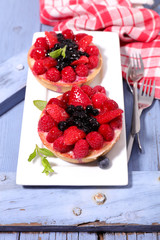 berry fruit cake