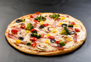 Pizza with ham