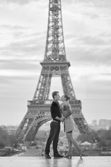 Fototapeta na wymiar Young romantic couple near the Eiffel tower in Paris