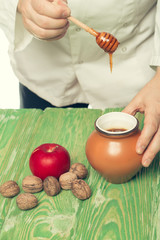 Honey with walnuts and apple