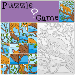 Naklejka premium Children games: Puzzle. Cute beautiful lynx stands on the tree b