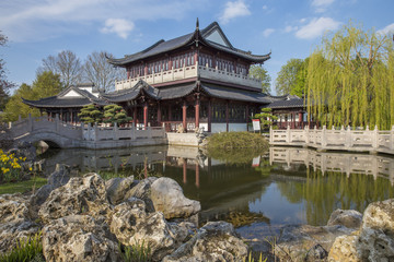 Fototapeta na wymiar Tea house in chinese garden in Luisenpark, Mannheim