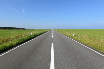Obraz premium Japan Hokkaido Straight Road