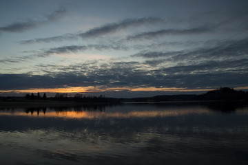 Fototapeta na wymiar Закат над озером