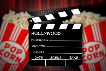 slate clapperboard with film strips and pocorn in front of red curtain / filmklappe mit Filmstreifen und popcorn vor Vorhang rot - obrazy, fototapety, plakaty