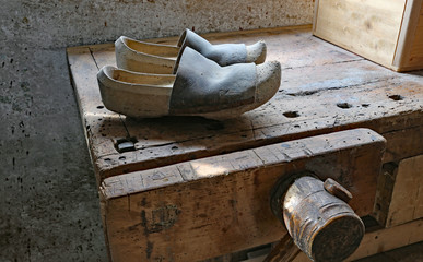 Obraz na płótnie Canvas old Dutch wooden clogs in the Shoemaker's Workbench