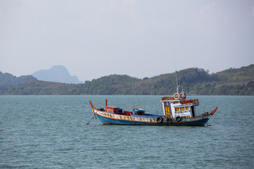 Boot im Meer in Thailand