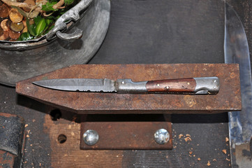 Knife hand-forged steel multilayered