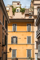 Fototapeta na wymiar building facade in Italy on a sunny day