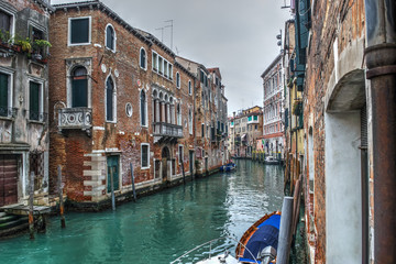 Fototapeta na wymiar old buldings in Venice, Italy