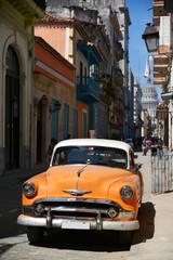 Fototapeta na wymiar Vintage cars near the Capitol, Havana. Cuba. 