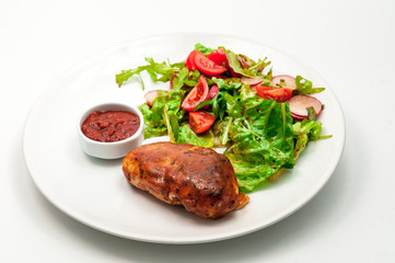 Grilled chicken breast with fresh vegetable salad