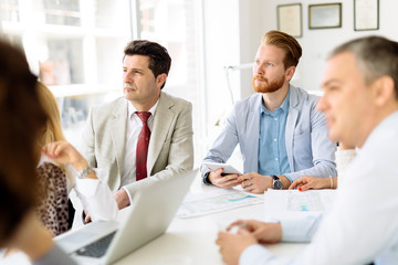 Obraz premium Succeful business partners brainstormin