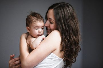 portret mom and daugther