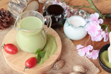 Matcha green tea and green tea powder.