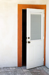 Obraz na płótnie Canvas open house door exterior
