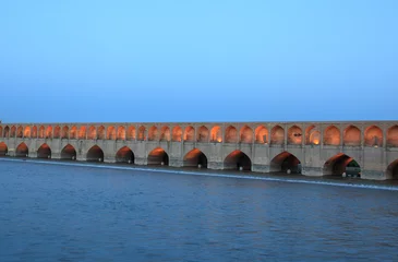 Fototapete Khaju-Brücke Allahverdi Khan Brücke oder Si-o-seh pol Brücke in Isfahan am frühen Morgen, Isfahan, Iran