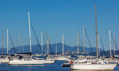 Fototapeta premium Paisagem com barcos.