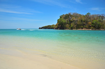 Fototapeta na wymiar Summer Beach on Tropical Islands