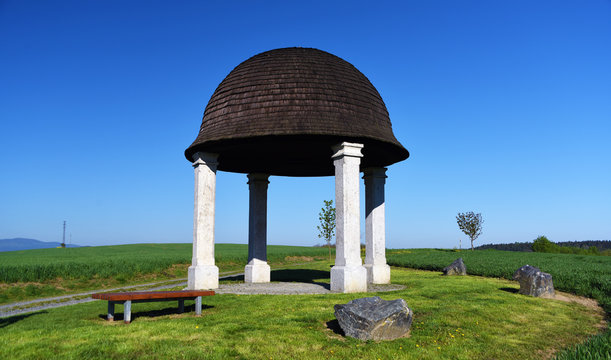 Gloriet hat monument in Kout