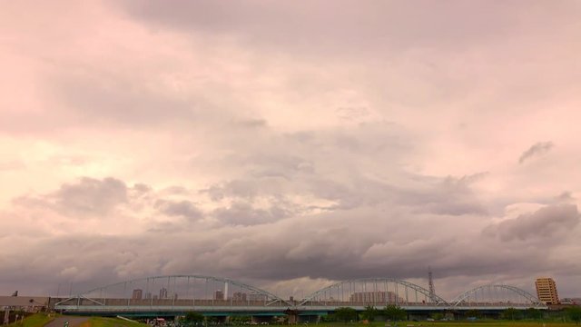 4K・曇り日の流れる雲・タイムラプス_3-261