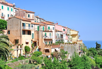 das idyllische Bergdorf Poggio auf der Insel Elba im Mittelmeer,Toskana,Italien
