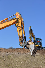 Straßenbau -  Bagger im Einsatz