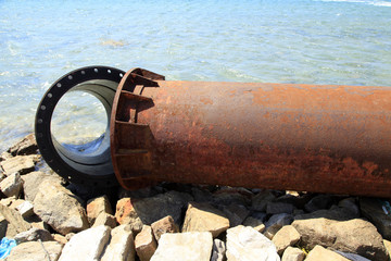 The rusty iron pipe