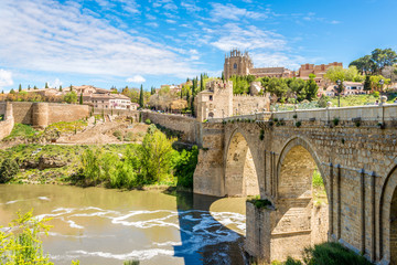 Old bridge San Martin in Toledo - obrazy, fototapety, plakaty