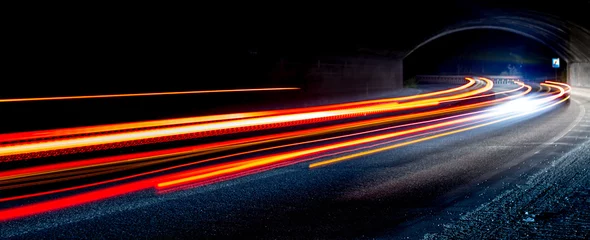 Fototapete Autobahn in der Nacht Lichtspuren im Tunnel