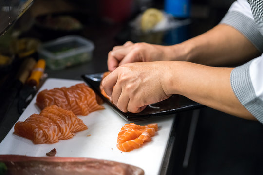 arrange salmon sashimi

