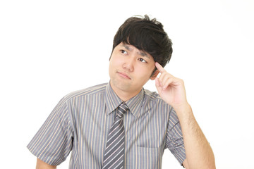 悩むビジネスマン