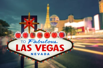 Foto auf Glas Willkommen im fabelhaften Las Vegas Nevada Schild mit Blur Strip Road b © littlestocker