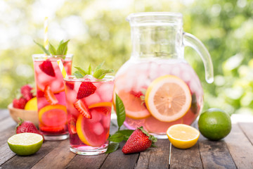 Fototapeta Pink lemonade with lemon, lime and strawberries  obraz