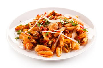 Pasta with meat, tomato sauce and vegetables 