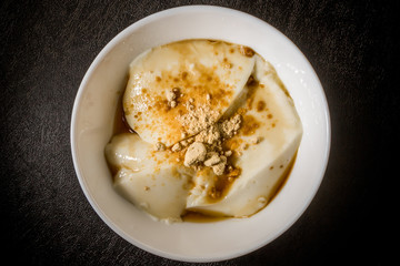 台湾、アジアの豆乳スイーツ豆腐花(トールーファ)　Dessert of soybean milk agar