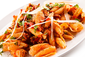 Pasta with meat, tomato sauce and vegetables 