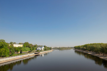 Fototapeta na wymiar Sozh river embankment near the Palace and Park Ensemble in Gomel, Belarus.