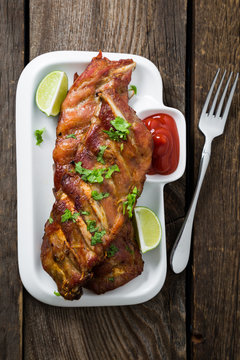 Grilled pork ribs with herbs