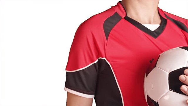 femme en tenue de football faisant signe que tout va bien sur fond blanc