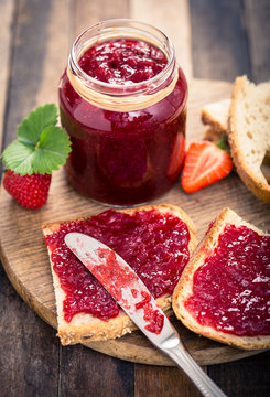 Strawberry jam on the bread