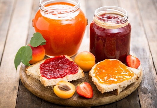Strawberry and apricot jam on the bread