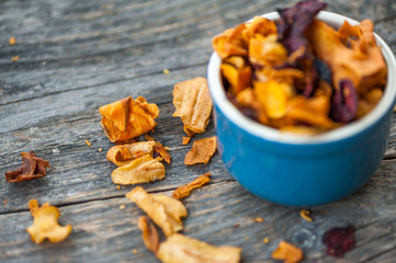 Mixed of vegetable chips in a blue bowl