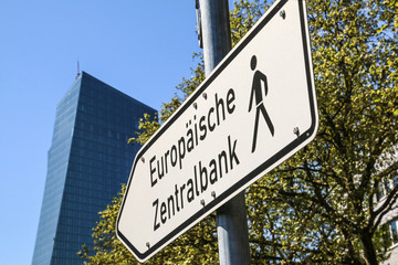 Obraz premium Wegweiser zum Eurotower