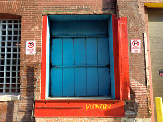 Obraz premium Industrial warehouse dock loading door