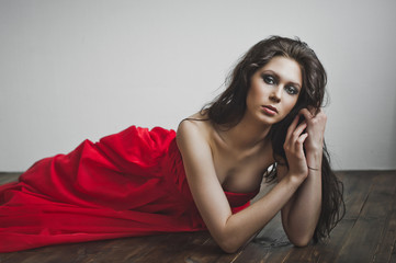 Fototapeta premium The girl in open dress sitting on the floor 6015.