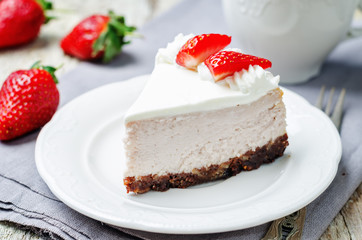 Strawberry cheesecake with fresh strawberries and whipped cream