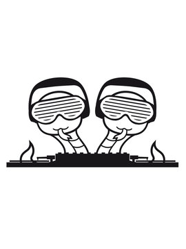 duo team buddies 2 snakes crew hang cool mischpult dj party clup celebrate disco music headphones glasses